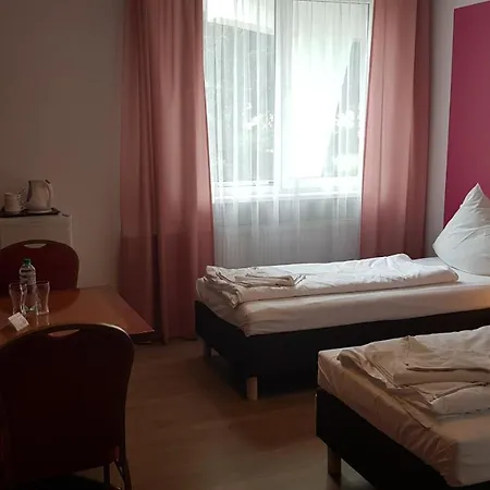 Kameleon Goscinne Hotel *